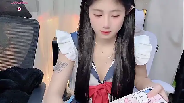 Snapshot of Yvonne-07 chatting on 12/18/25, 12:22 Yvonne-07 online show from 12/18/25, 12:22