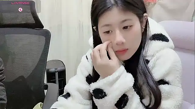 Snapshot of Yvonne-07 chatting on 01/09/26, 03:04 Yvonne-07 online show from 01/09/26, 03:04