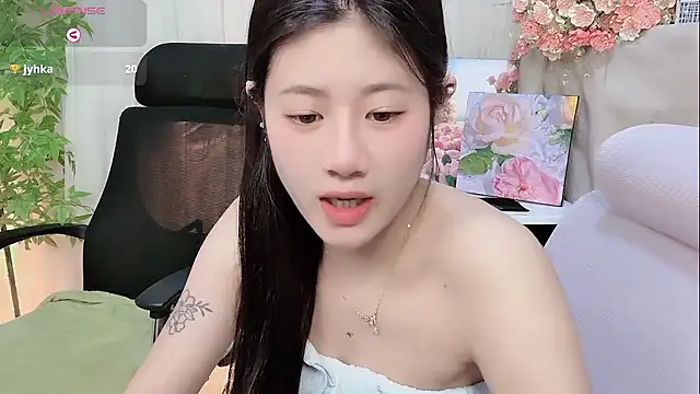 Snapshot of Yvonne-07 chatting on 01/11/26, 01:27 Yvonne-07 online show from 01/11/26, 01:27