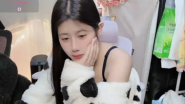 Snapshot of Yvonne-07 chatting on 01/15/26, 05:34 Yvonne-07 online show from 01/15/26, 05:34