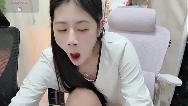 Yvonne-07 online show from 03/07/26, 04:37