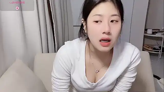 Yvonne-07 online show from 04/18/26, 11:47