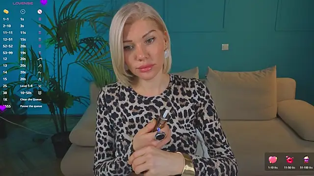 Snapshot of Lindsi_Luvviv chatting on 06/22/26, 04:37 Lindsi Luvviv online show from 06/22/26, 04:37