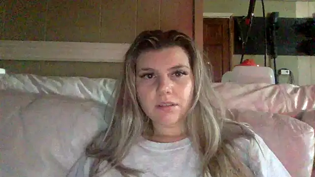 Snapshot of goddesscandy22 chatting on 12/16/25, 05:40 goddesscandy22 online show from 12/16/25, 05:40