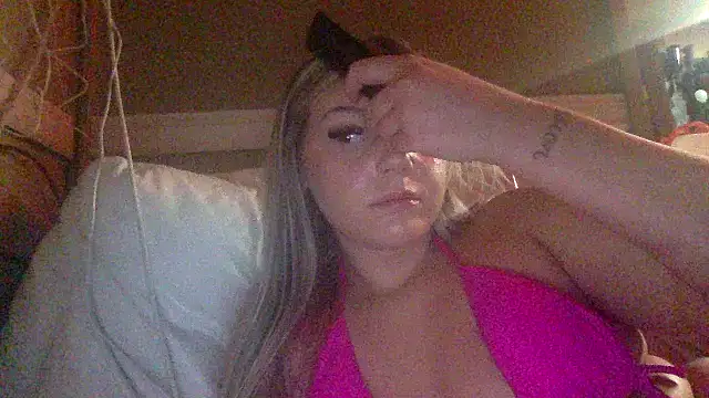 Snapshot of goddesscandy22 chatting on 12/22/25, 02:08 goddesscandy22 online show from 12/22/25, 02:08