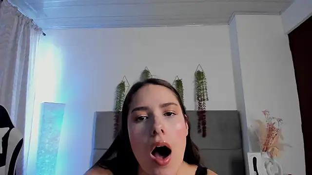 Snapshot of JulietaSnow chatting on 05/11/26, 06:27 JulietaSnow online show from 05/11/26, 06:27