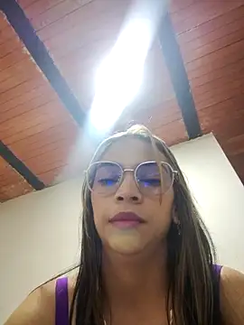 Evangeline Bonnet online show from 12/16/25, 03:44