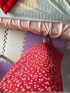 qwe522522 online show from 04/18/26, 04:05