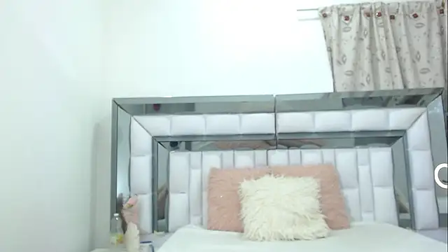 Snapshot of rebecagoldene chatting on 12/23/25, 09:18 rebecagoldene online show from 12/23/25, 09:18