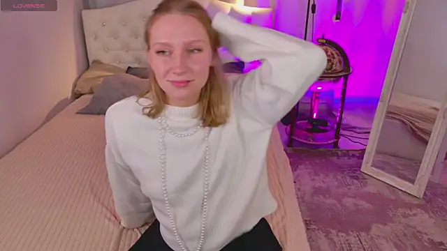 Snapshot of AsyaLumi chatting on 12/23/25, 06:22 AsyaLumi online show from 12/23/25, 06:22