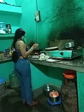 Snapshot of Cuple_masti72 chatting on 05/29/26, 04:05 Cuple masti72 online show from 05/29/26, 04:05