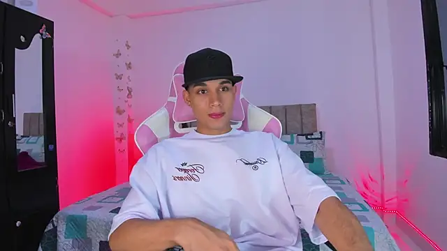 Snapshot of Michael_Jordan_zz chatting on 03/21/26, 03:44 Michael Jordan zz online show from 03/21/26, 03:44