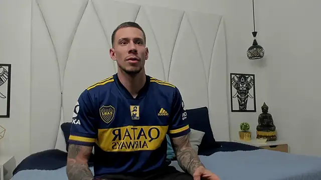 Snapshot of J_king__ chatting on 01/15/26, 09:51 J king online show from 01/15/26, 09:51