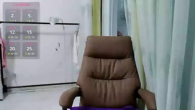Snapshot of Leila-11 chatting on 06/07/26, 10:52 Leila-11 online show from 06/07/26, 10:52