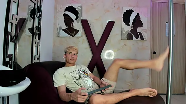 YOUNG GUYS1 online show from 04/10/26, 07:24