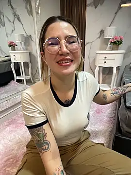 Snapshot of Annyhathatway chatting on 05/15/26, 10:50 Annyhathatway online show from 05/15/26, 10:50
