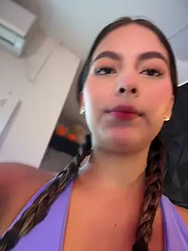 Snapshot of Valeria-escobar chatting on 05/16/26, 11:42 Valeria-escobar online show from 05/16/26, 11:42