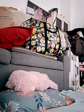 Snapshot of Cako-naka chatting on 12/17/25, 07:14 Cako-naka online show from 12/17/25, 07:14