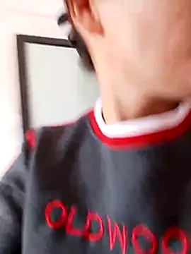 Snapshot of Cako-naka chatting on 12/18/25, 02:17 Cako-naka online show from 12/18/25, 02:17