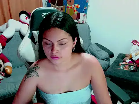 Snapshot of milk_hot_mafe chatting on 12/19/25, 03:57 milk hot mafe online show from 12/19/25, 03:57