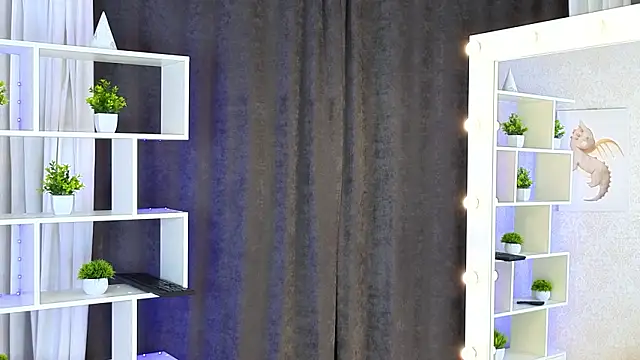 Snapshot of ViollaBloom chatting on 03/04/26, 03:56 ViollaBloom online show from 03/04/26, 03:56