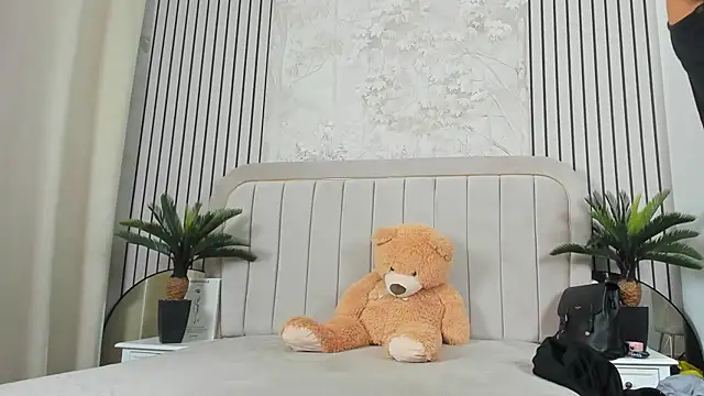 DaryaRee online show from 12/16/25, 05:34