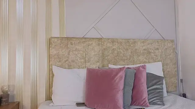 amber  moon  online show from 12/20/25, 12:12