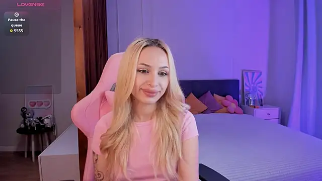 LanaMiracle online show from 12/22/25, 03:58