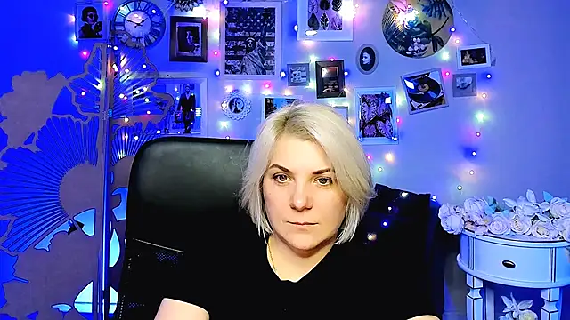 EvaEvals online show from 12/17/25, 08:09