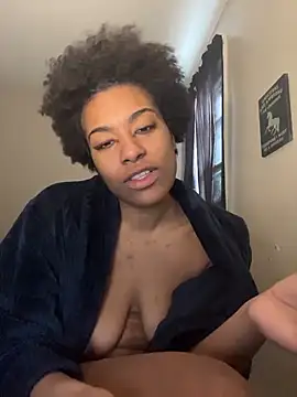 Snapshot of Bellaquitaa_lee chatting on 03/02/26, 03:41 Bellaquitaa lee online show from 03/02/26, 03:41