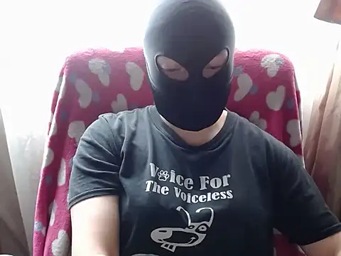 Snapshot of 666maskgirl chatting on 01/15/26, 05:05 666maskgirl online show from 01/15/26, 05:05