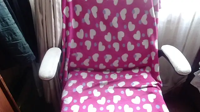 Snapshot of 666maskgirl chatting on 02/14/26, 05:10 666maskgirl online show from 02/14/26, 05:10