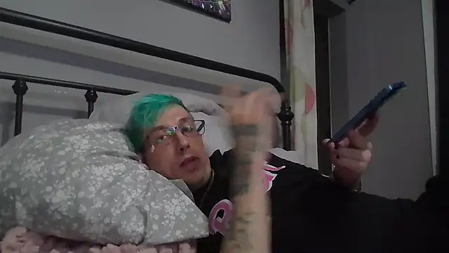 AskAveryAnything online show from 03/10/26, 06:51