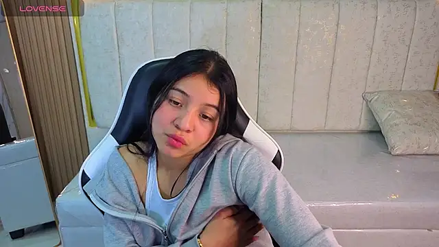 Sofi Adams Tx online show from 12/17/25, 01:39