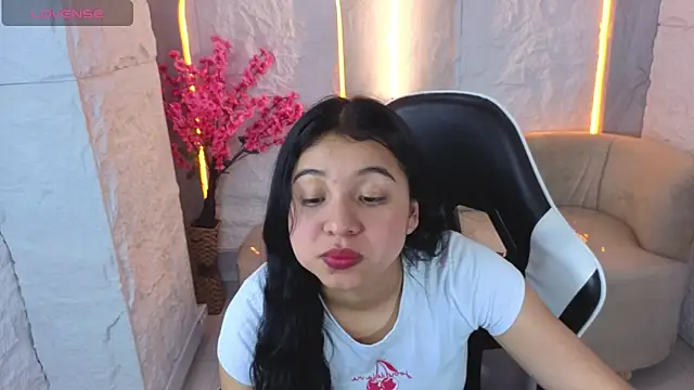 Sofi Adams Tx online show from 12/18/25, 01:06