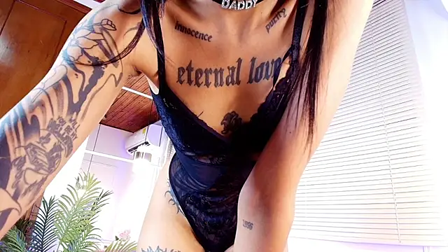 Snapshot of emily_burton18 chatting on 02/11/26, 12:10 emily burton18 online show from 02/11/26, 12:10