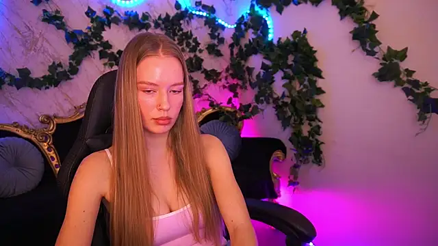 MollyyMayy online show from 12/15/25, 05:06