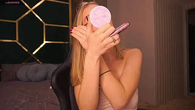 MollyyMayy online show from 04/11/26, 07:18