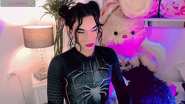 agathaferrer3 online show from 12/18/25, 11:38