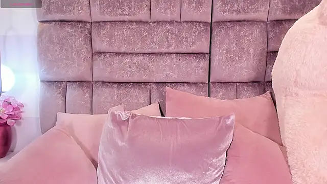 miaa quinn online show from 12/21/25, 03:35