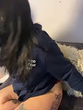 Lunaclarx online show from 12/15/25, 12:20