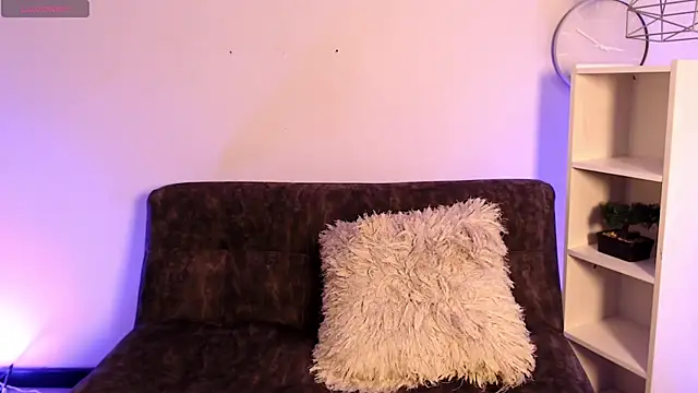 Lunaclarx online show from 12/19/25, 12:12