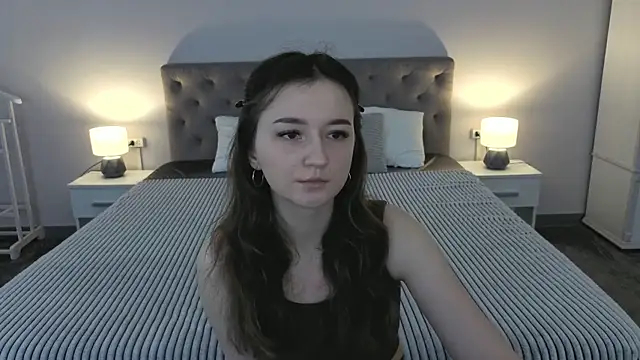 CyrenaLuxe online show from 04/24/26, 06:05
