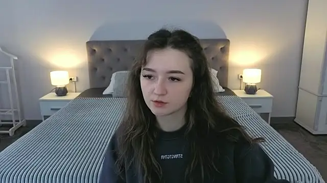 CyrenaLuxe online show from 04/28/26, 06:07