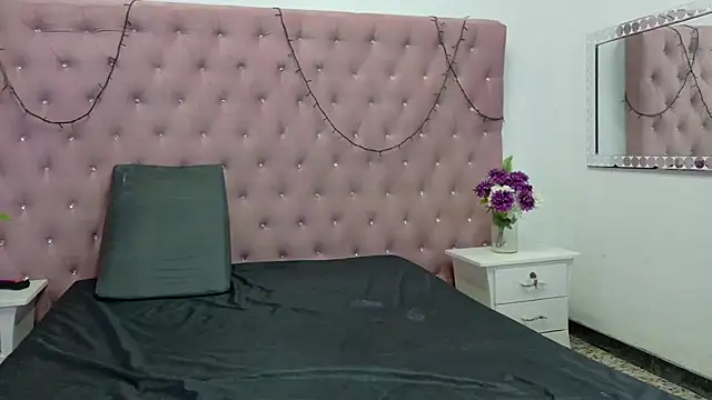 ValentinaFranco1 online show from 12/22/25, 08:17