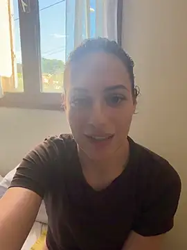 CoquineCharmeuse online show from 04/01/26, 01:41