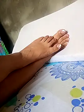 Snapshot of Aleinad16 chatting on 12/18/25, 08:37 Aleinad16 online show from 12/18/25, 08:37