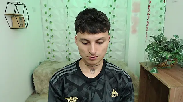 Noah Vera online show from 01/11/26, 03:33