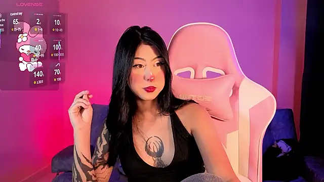 Snapshot of sharonbone chatting on 02/15/26, 07:51 sharonbone online show from 02/15/26, 07:51