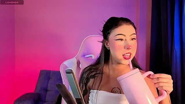 Snapshot of sharonbone chatting on 02/28/26, 05:08 sharonbone online show from 02/28/26, 05:08